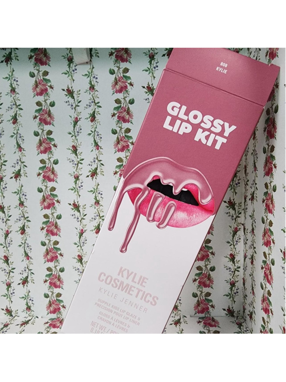 Kylie Cosmetics Glossy Lip Kit in shade 808 Kylie
#kylie #lipstick